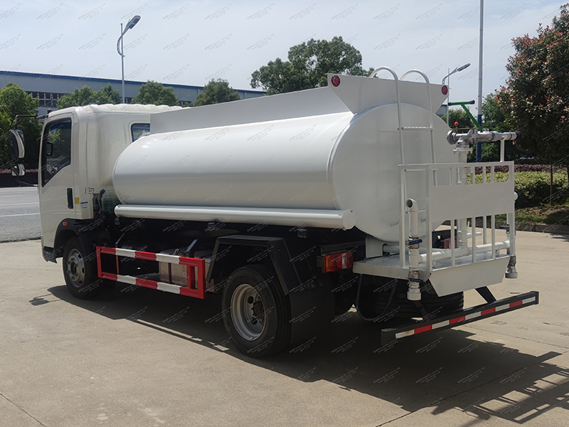 รถบรรทุกถังน้ำ 4x2 ลูกบาศก์เมตร Howo