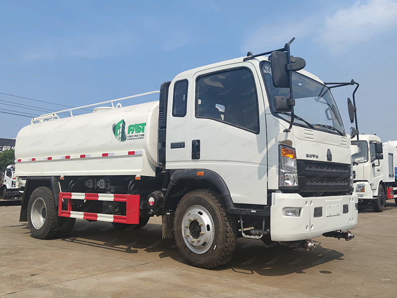 รถบรรทุก Watertank Watertank ของ Howo 4x2 5 ลูกบาศก์เมตร