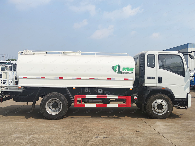 รถบรรทุก Watertank Watertank ของ Howo 4x2 5 ลูกบาศก์เมตร