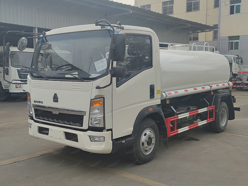 รถบรรทุกถังน้ำ 4x2 8 ลูกบาศก์เมตร