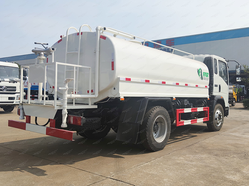 รถบรรทุก Watertank Watertank ของ Howo 4x2 5 ลูกบาศก์เมตร