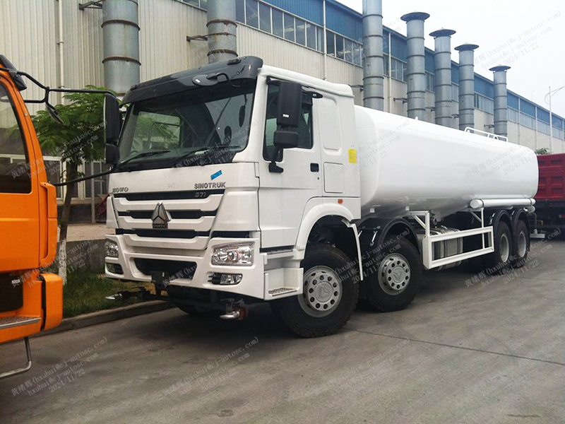 รถบรรทุกถังเก็บน้ำ 8x4 30 ลูกบาศก์เมตร