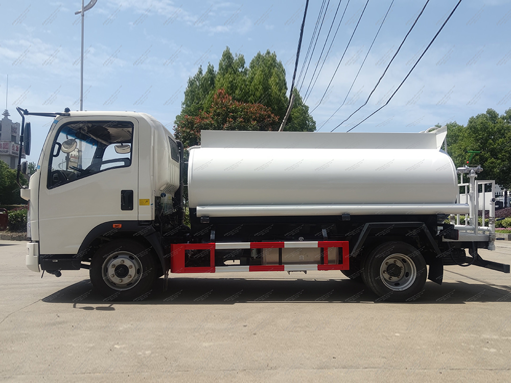 รถบรรทุกถังน้ำ 4x2 ลูกบาศก์เมตร Howo